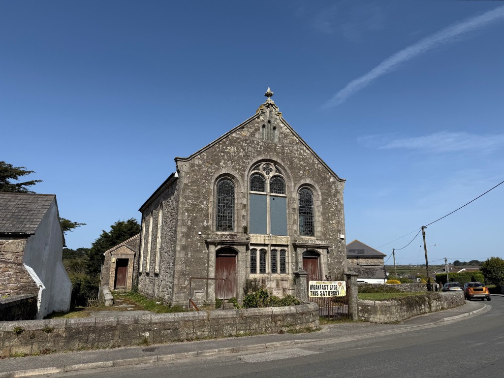 Lot: 133 - FORMER METHODIST CHURCH WITH PLANNING FOR RESIDENTIAL DEVELOPMENT - Front and side elevation